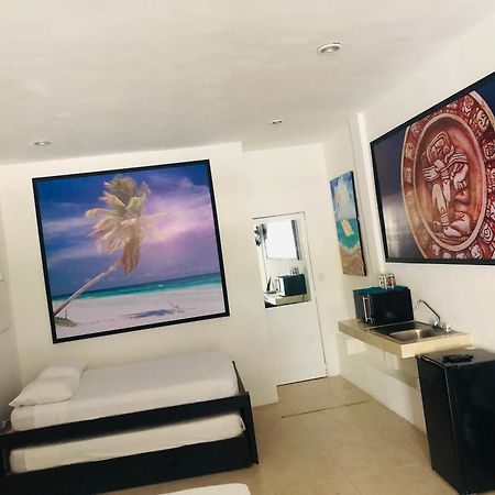 Easy Hotel Playa del Carmen Bagian luar foto