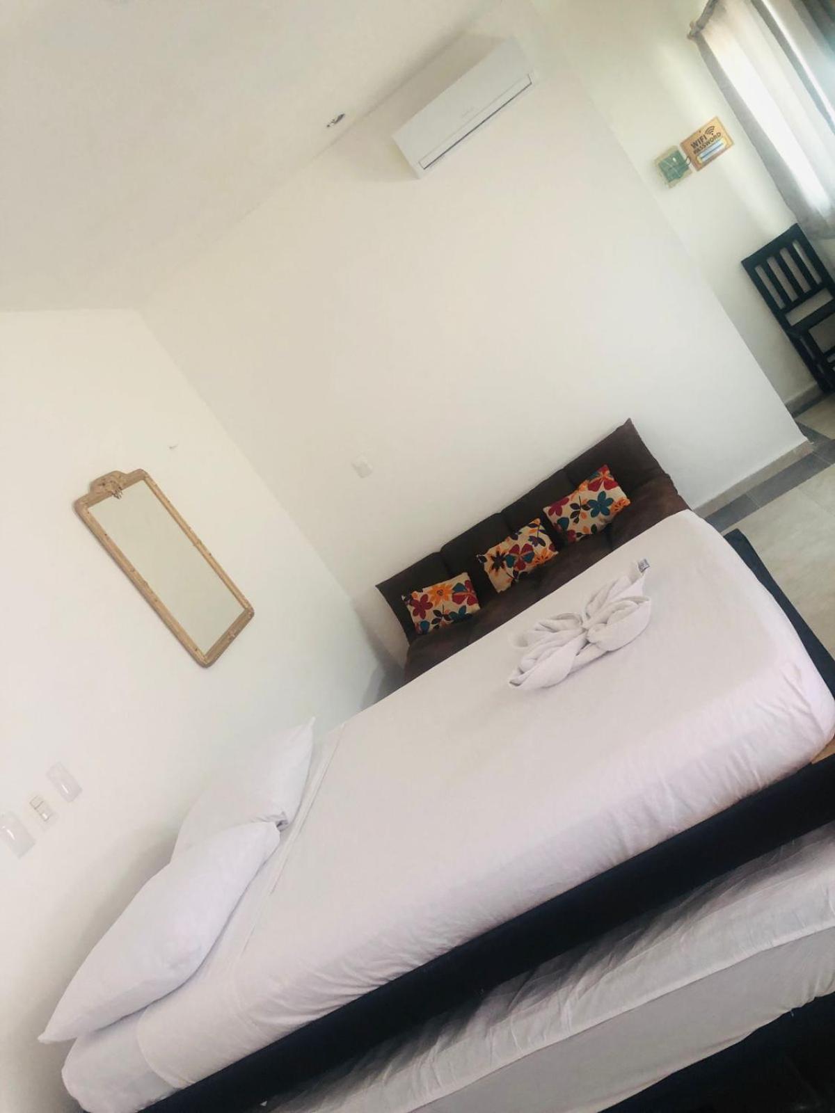 Easy Hotel Playa del Carmen Bagian luar foto