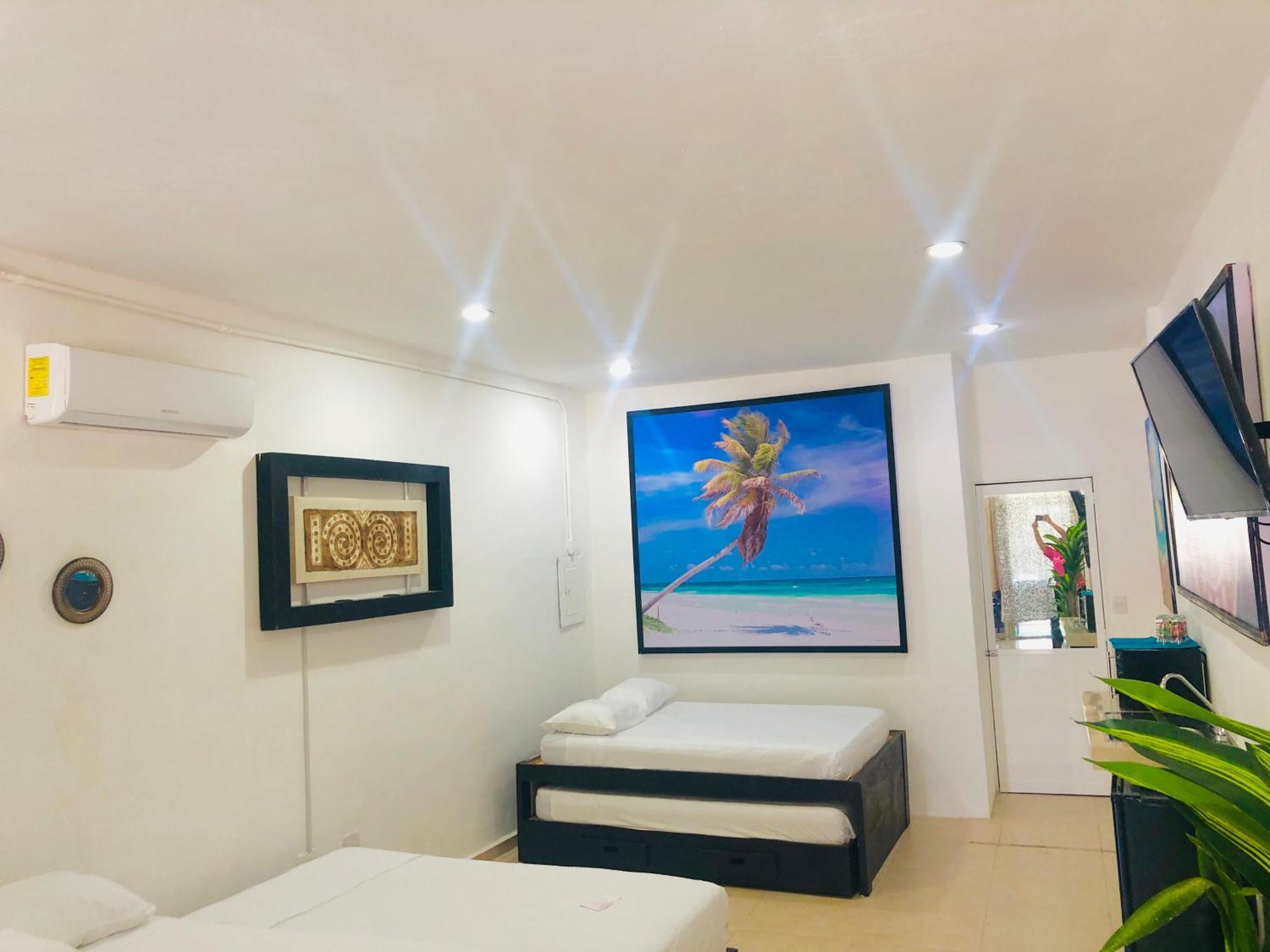Easy Hotel Playa del Carmen Bagian luar foto